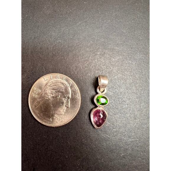 NEW Pink tourmaline and chrome diopside sterling silver pendant 1.65 grams - Picture 3 of 10